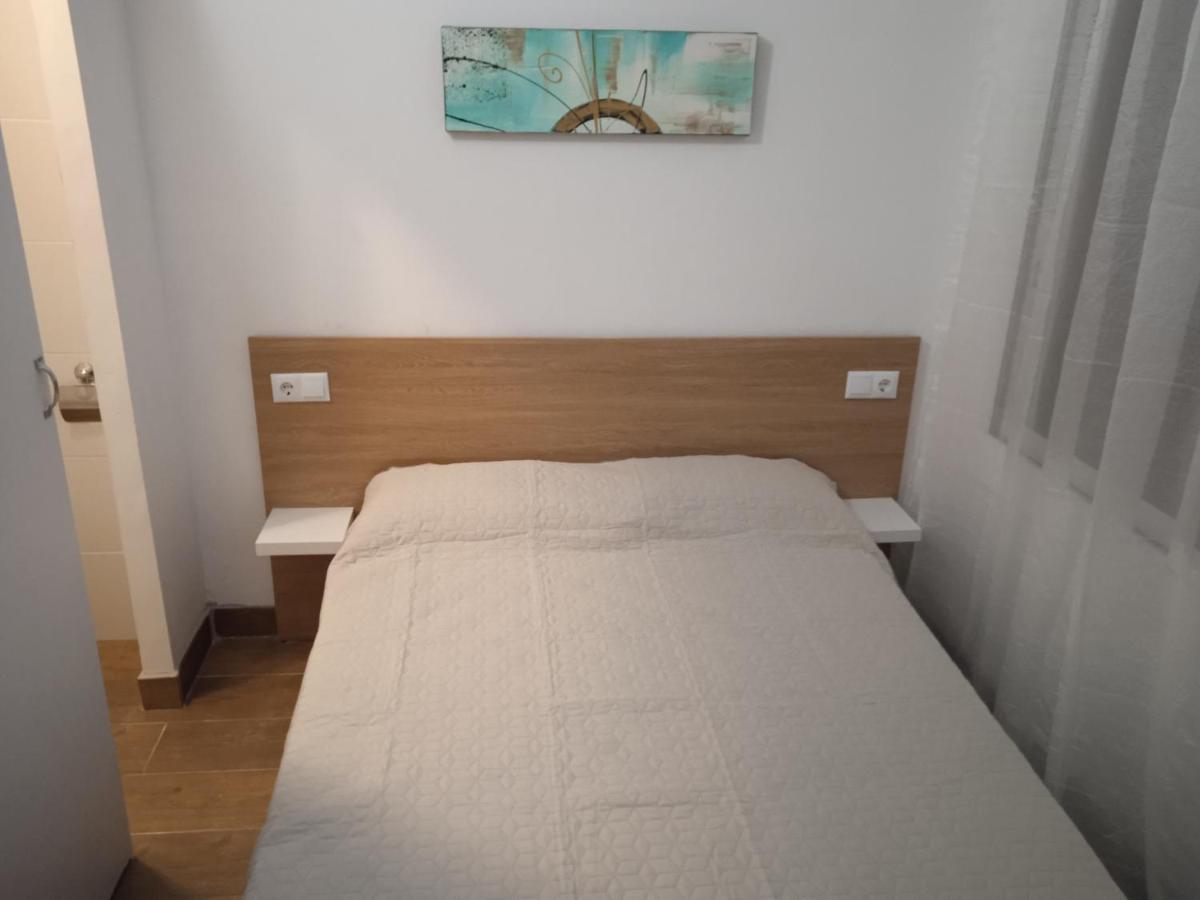 Habitacion Economica Con Bano Privado En Pleno Centro De Figueres Figueres  Exterior photo
